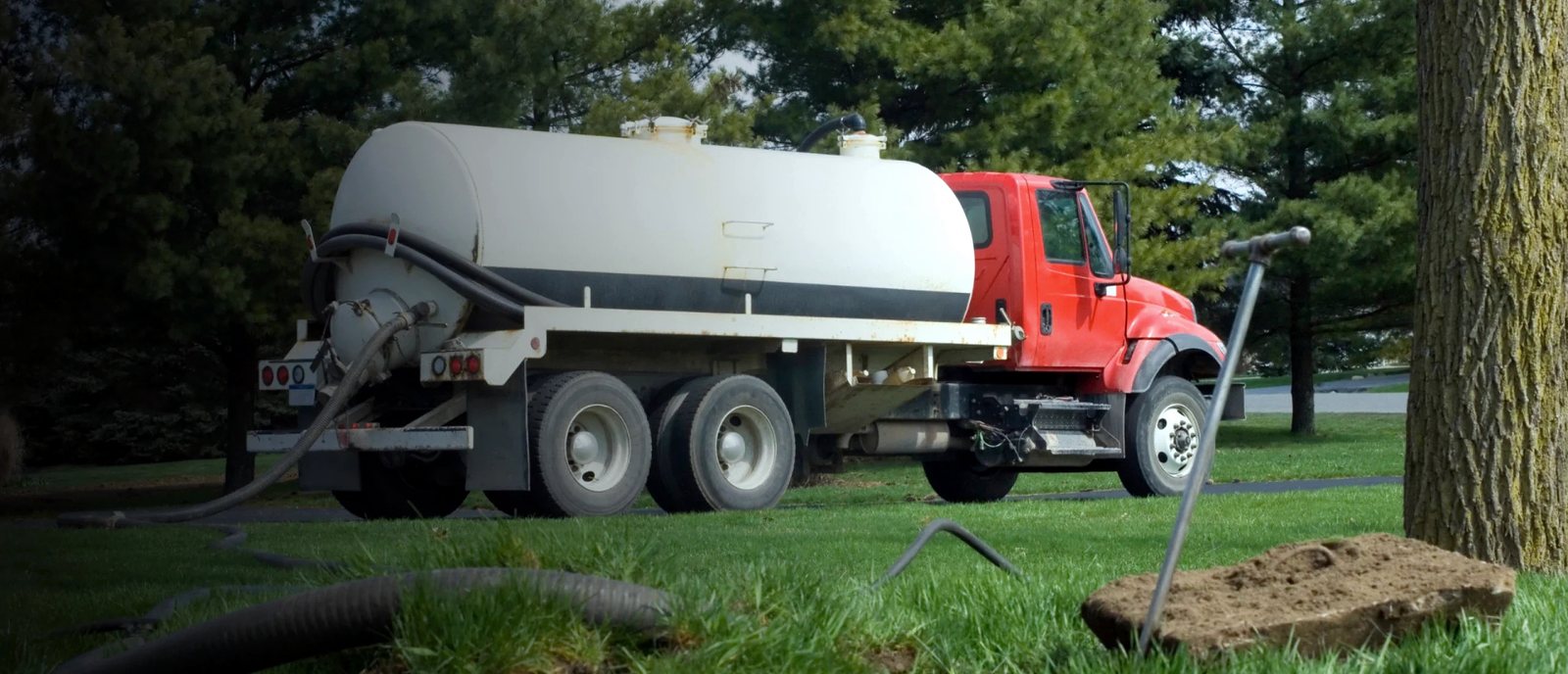Septic tank pump truck residential yard